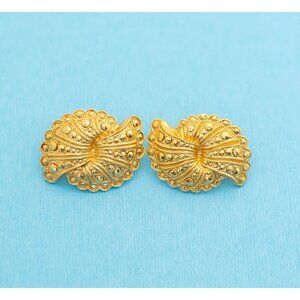 Vintage Spiral Seashell Stud Earrings by Avon - N11